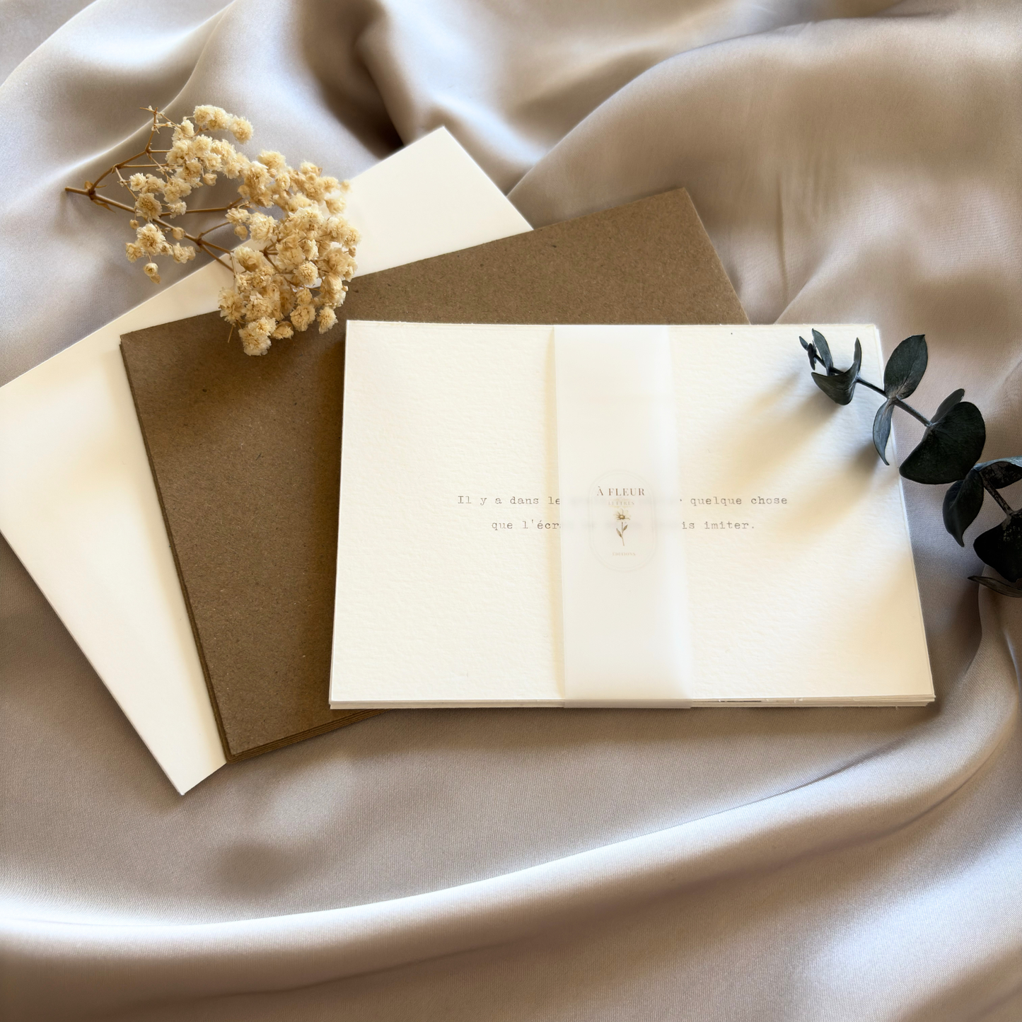 Cartes de correspondance au design simple et élégant fabriquées en atelier