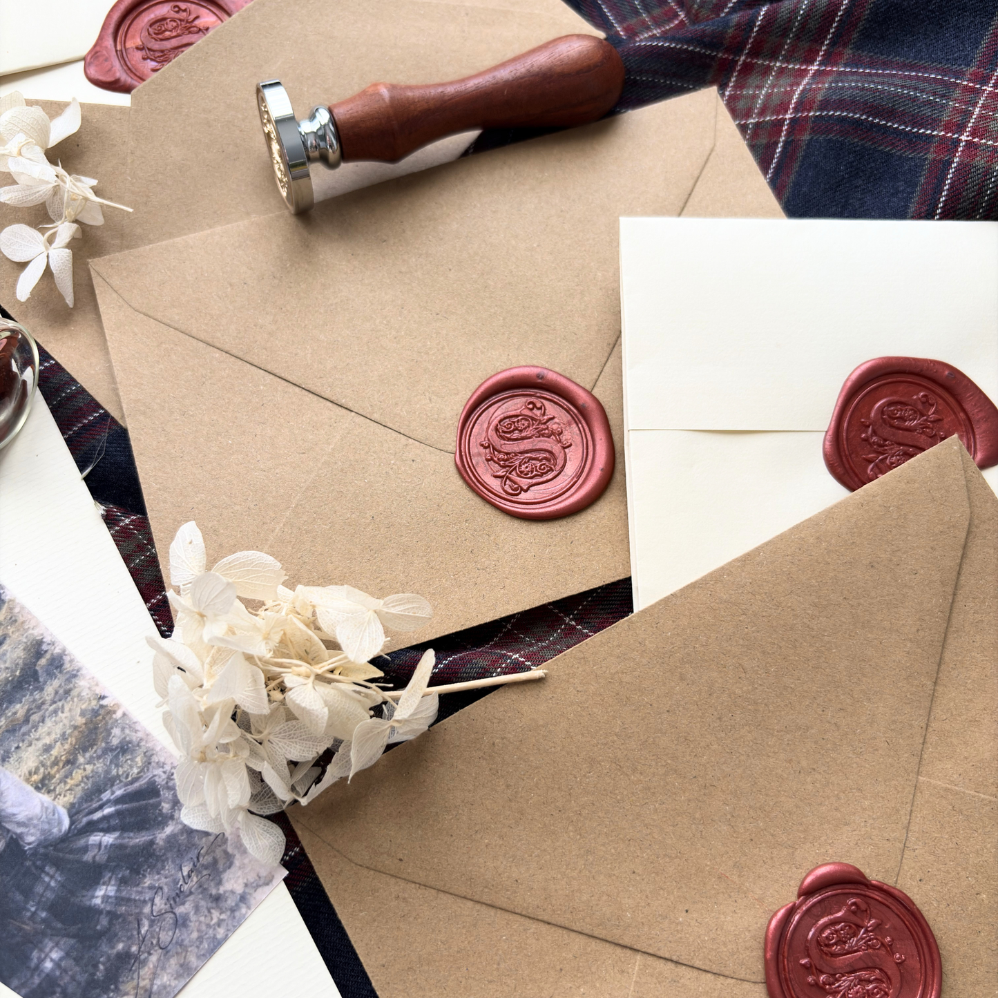 Lettre d’amour immersive avec cachet de cire et tickets de cinéma — expérience épistolaire Réminiscences